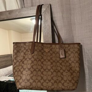 Brand new Coach tote bag never worn.
